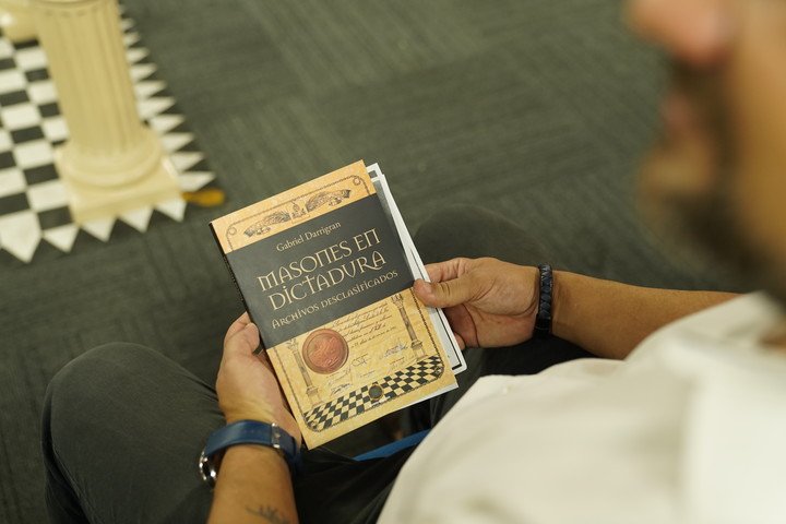 Presentación del libro Masones en dictadura, de Gabriel Darrigran, historiador con formación archivística en la Universidad Nacional de Educación a Distancia de España. Foto: Martín Bonetto.
