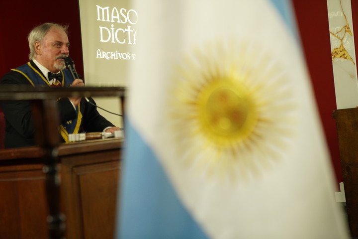 Presentación del libro Masones en dictadura, de Gabriel Darrigran, historiador con formación archivística en la Universidad Nacional de Educación a Distancia de España. Foto: Martín Bonetto.