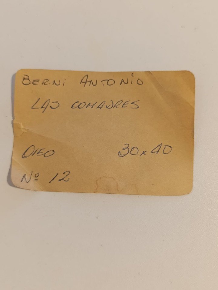 Etiqueta que estaba detrás de la obra, firmada por Berni. Foto: gentileza.