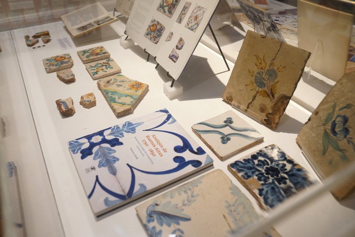 El azulejo en el Río de la Plata, 1949–2026 se puede recorrer en el Museo de Arte Español Enrique Larreta. Foto: Guillermo Rodríguez Adami.