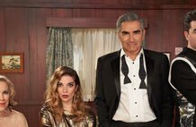 Hoy en Netflix un drama policíaco de solo 8 episodios que convierte a dos hermanos muy torpes en unos genios del caos