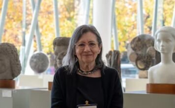 La peruana Carmen Ollé recibió el Premio José Donoso 2025 por su trayectoria literaria