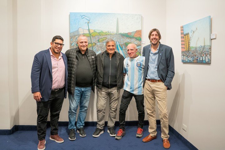 La muestra 78-86-22. Las tres copas, del artista plástico Enrique Burone Risso. Foto: gentileza Zurbaran.