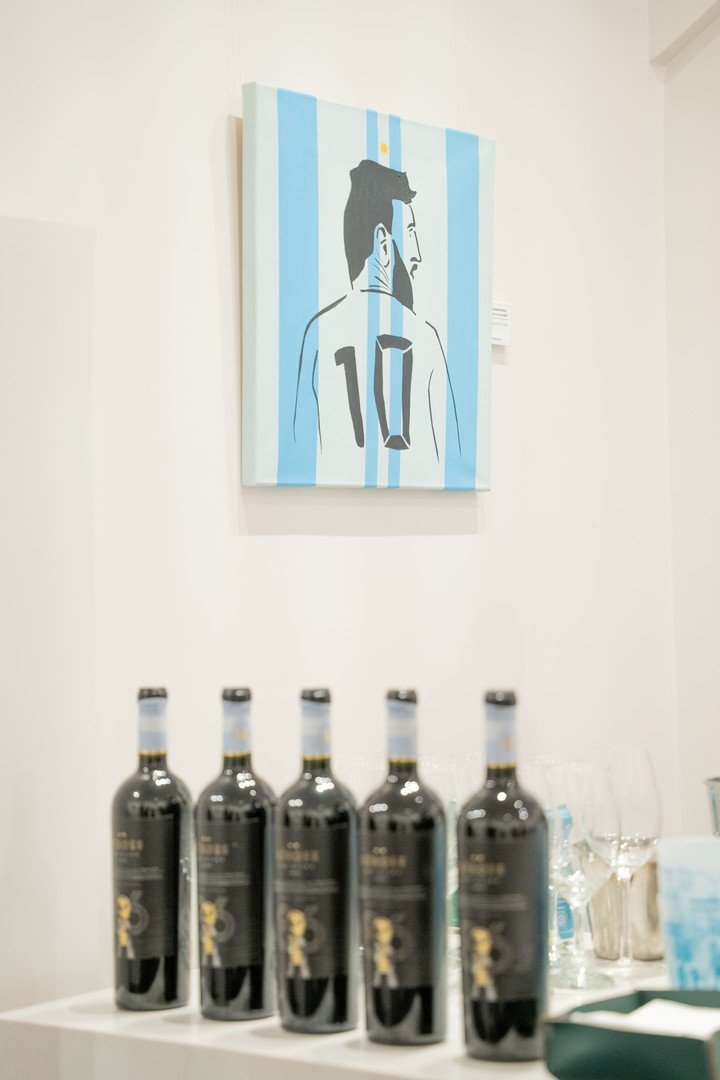 La muestra 78-86-22. Las tres copas, del artista plástico Enrique Burone Risso. Foto: gentileza Zurbaran.