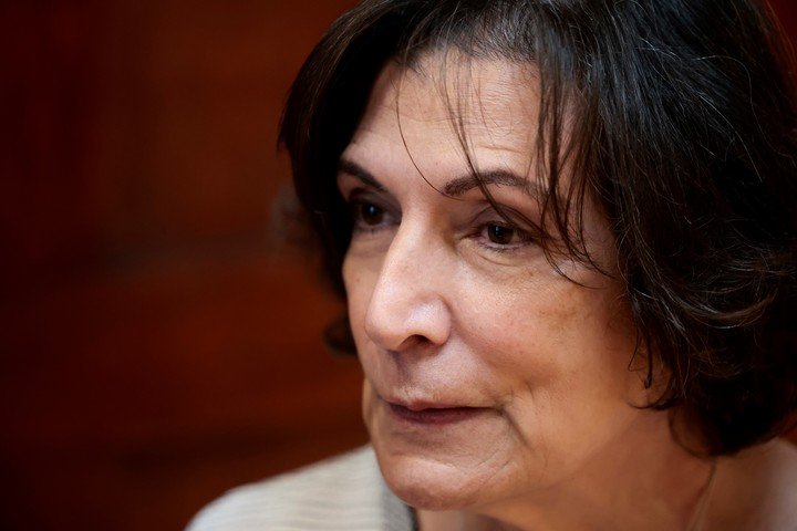 La periodista y escritora mexicana Alma Guillermoprieto habla durante una entrevista con EFE en 2023. EFE/José Méndez