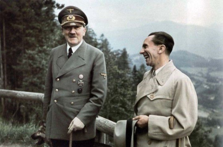 El 30 de abril de 1945, antes de suicidarse junto con su esposa Eva Braun, Hitler nombró a Goebbels. canciller de Alemania. Archivo Clarín.