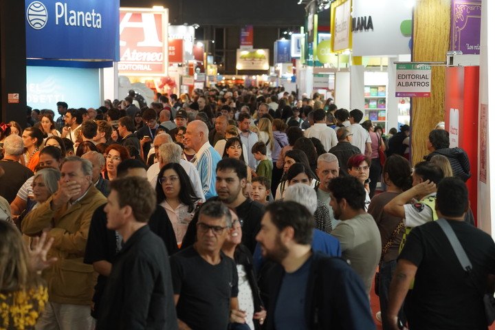 La 50.ª edición de la Feria del Libro está viviendo jornadas de asistencia récord. Foto Martín Bonetto