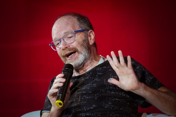 La ciencia sueño para toda familia. Diálogo con Diego Golombek autor de Abecedario sueño en el espacio cultural Clarín-Ñ.Foto: Mariana Nedelcu.