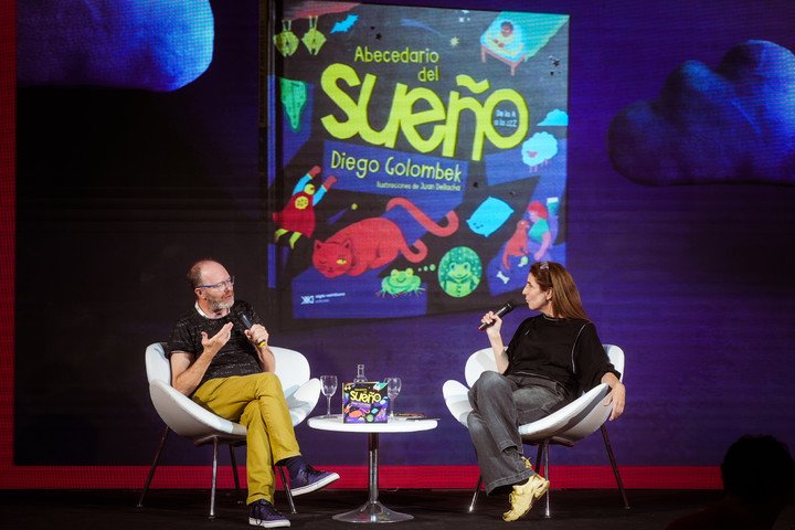 La ciencia sueño para toda familia. Diálogo con Diego Golombek autor de Abecedario sueño en el espacio cultural Clarín-Ñ.Foto: Mariana Nedelcu.