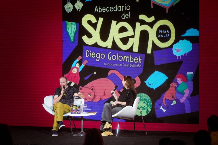 La ciencia sueño para toda familia. Diálogo con Diego Golombek autor de Abecedario sueño en el espacio cultural Clarín-Ñ.Foto: Mariana Nedelcu.