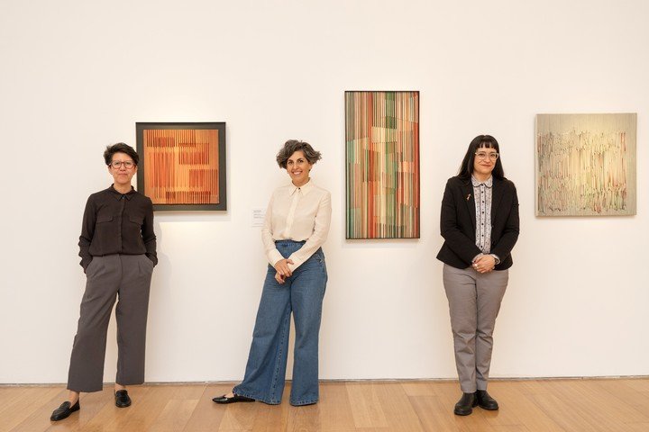 Nancy Rojas, Alejandra Aguado y Marita García, curadoras de la exposición Latinoamérica en expansión. Foto: Alejandro Guyot, gentileza.