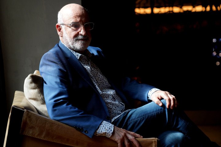 Entrevista al escritor español Fernando Aramburu, en la ciudad de Buenos Aires. Foto: Guillermo Rodríguez Adami.