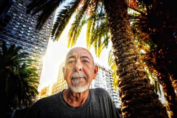 Leonardo Padura, de visita en Buenos Aires, para participar de la Feria Internacional del Libro de Buenos Aires. Foto: Ariel Grinberg.
