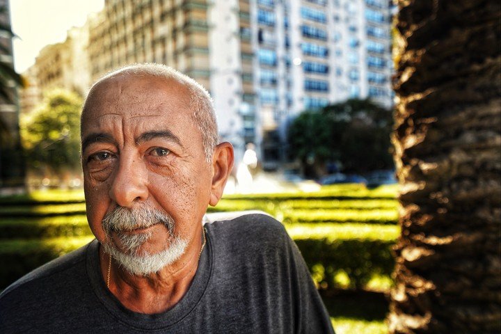Leonardo Padura, de visita en Buenos Aires, para participar de la Feria Internacional del Libro de Buenos Aires. Foto: Ariel Grinberg.