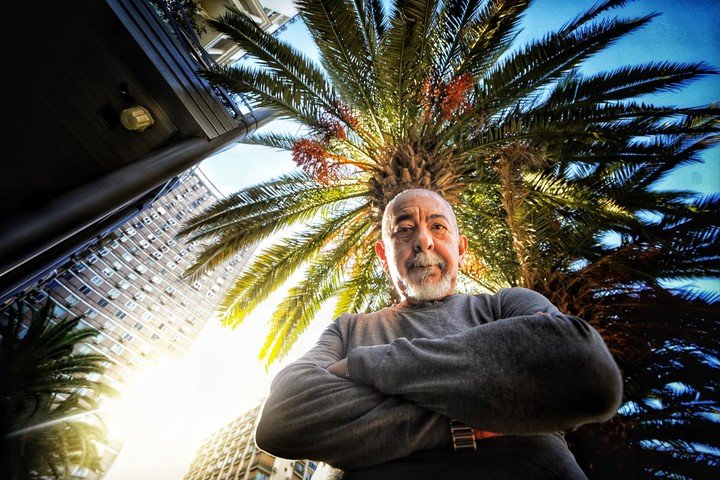 Leonardo Padura, de visita en Buenos Aires, para participar de la Feria Internacional del Libro de Buenos Aires. Foto: Ariel Grinberg.