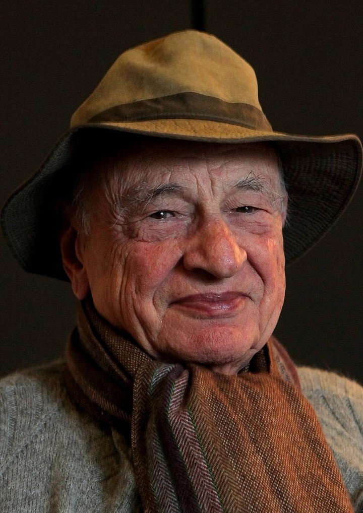 Edgar Morin fue hijo único, huérfano de madre a los 10 años.