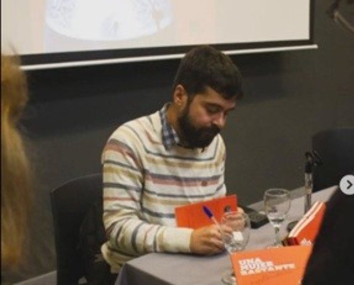 El académico Tomás Fernández es autor de Una lectura vertical de Arlt y Borges (Nido de vacas). Foto: redes sociales.