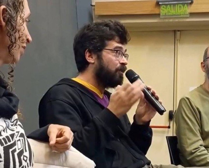 El académico Tomás Fernández es autor de Una lectura vertical de Arlt y Borges (Nido de vacas). Foto: redes sociales.