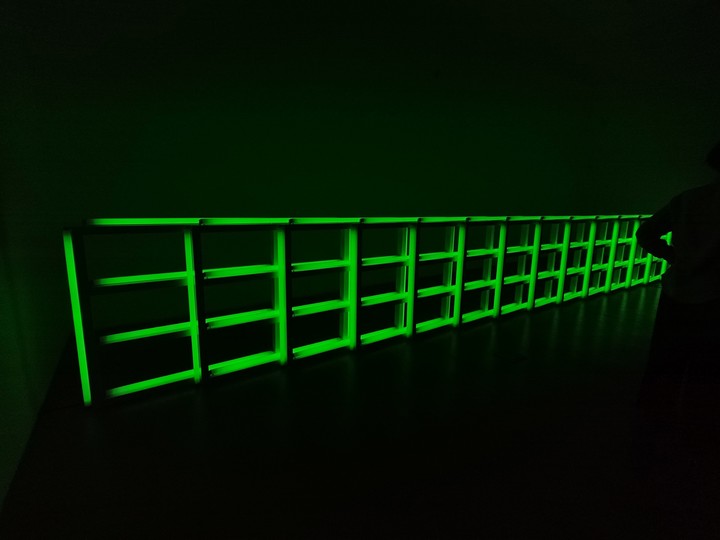 Dan Flavin. Luz, color y espacio, se puede visitar hasta el 17 de agosto en el Malba. Foto: Clarín.
