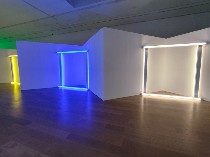 Dan Flavin. Luz, color y espacio, se puede visitar hasta el 17 de agosto en el Malba. Foto: Clarín.