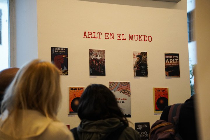 Recorrida por la muestra “El juguete Rabioso” curada Sylvia Saitta y Juan Maisonnave en el Centro Cultural Recoleta. Foto: Santi Garcia Díaz.