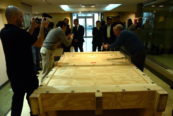 Dos empresas de traslado de obras de arte, una argentina y otra española, intervienen en el viaje de A derradeira leición do mestre. Foto: Luciano Thieberger. 