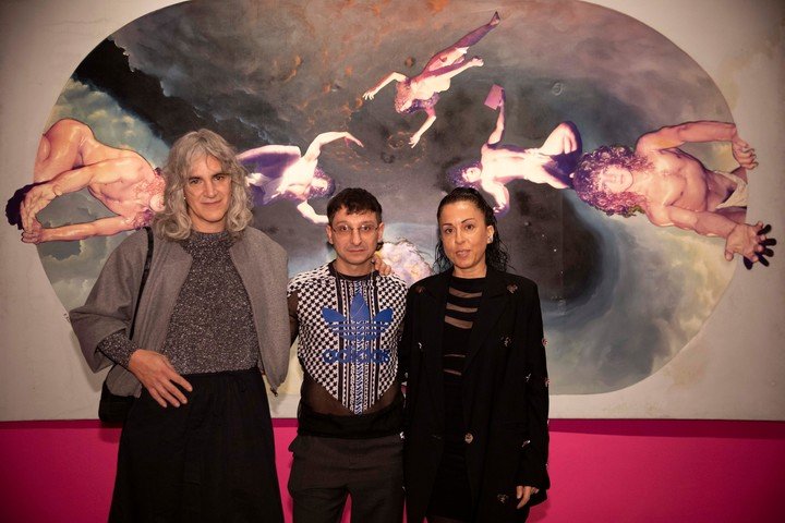 Curadoras de la muestra Federico Klemm. Iluminador de mitos, Federica Baeza, Guadalupe Chirotarrab y Santiago Villanueva. Foto: Gentileza Fundación Klemm.