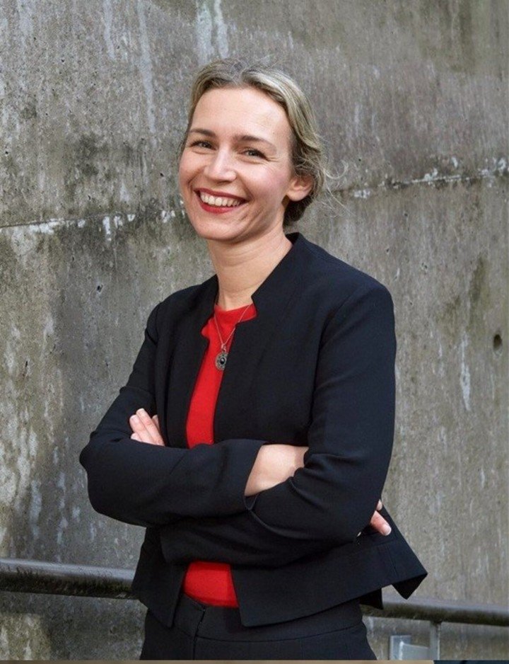 Lea Ypi es autora de Fronteras de clase. Desigualdad, migración y ciudadanía en el Estado capitalista (Anagrama). Foto: The New Institute (Hamburg)