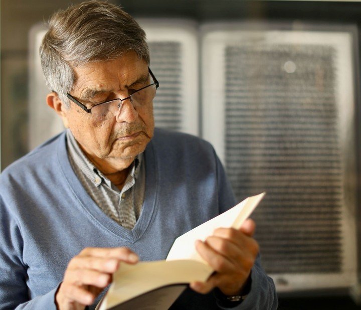 El escritor nicaragüense Sergio Ramírez entrevistado por los 40 años sin Jorge Luis Borges. Foto: Cézaro De Luca