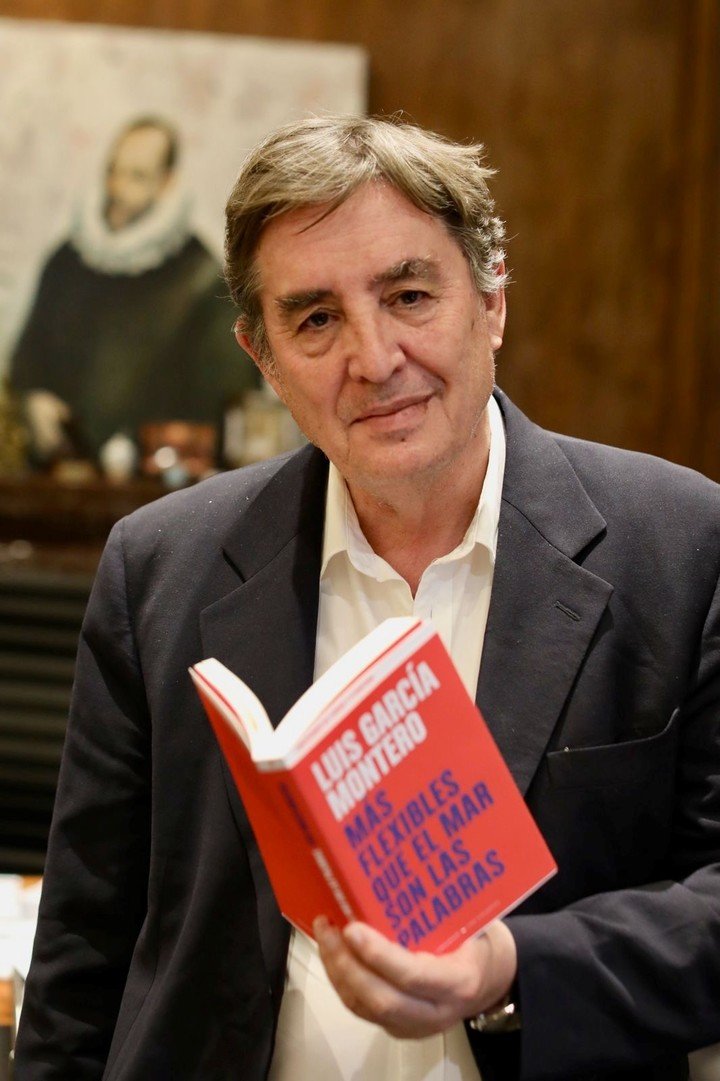 "Yo descubrí de adolescente el libro El hacedor, que me conmovió", dice el escritor español Luis García Montero. Foto: Cézaro De Luca