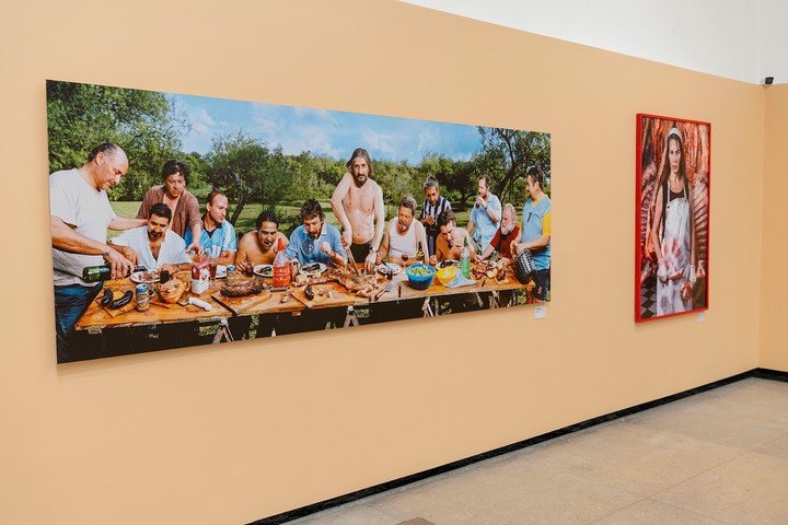 "Asado en Mendiolaza", versión pop de "La última cena" de Marcos López. Gentileza