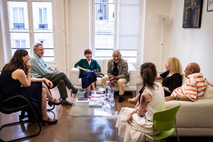 El escritor cubano Leonardo Padura en el Instituto Cervantes de París. Foto: Xose Bouzas, Instituto Cervantes de París en X.