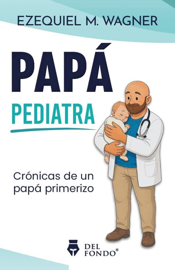 El médico y escritor Ezequiel Wagner, papá primerizo de Félix, con su libro Papá pediatra (Del Fondo). Foto: gentileza.
