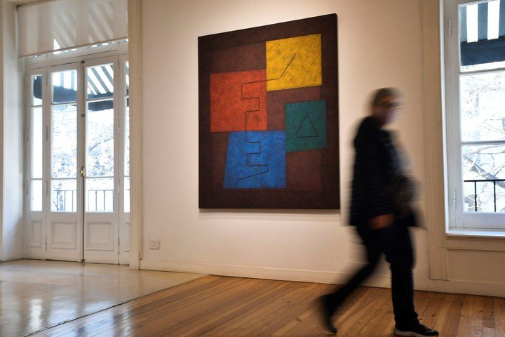 Teresa Pereda, Juan Sorrentino, Marta Minujín, Fernando 'Coco' Bedoya y Claudia Casarino en una muestra de Galería Herlitzka. Foto Télam