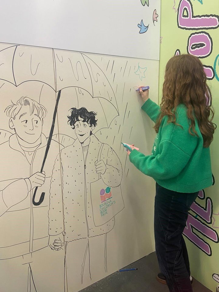 La escritora e ilustradora británica Alice Oseman, autora de Heartstopper. Foto: Gentileza de Alice Oseman.