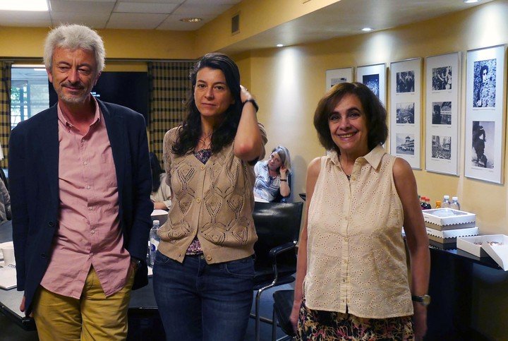 El Jurado de Honor del Premio Clarín Novela 2023, integrado por Carlos Gamerro, Samanta Schweblin y Ana María Shua. Foto: Cecilia Profetico