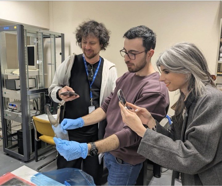 Juan Sorrentino y Céline Manz en CERN. durante la residencia Connect en el CERN, Suiza, marzo de 2026.