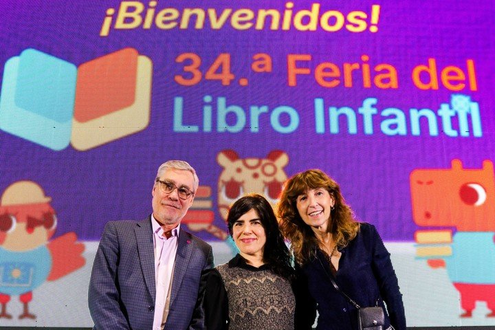 Isol inauguró la Feria del Libro Infantil con la presidenta de la Comisión Infantil de la Feria del Libro, Gabriela Pérez y Ezequiel Martínez, director general de la Feria del Libro. Foto: gentileza Fundación El Libro.