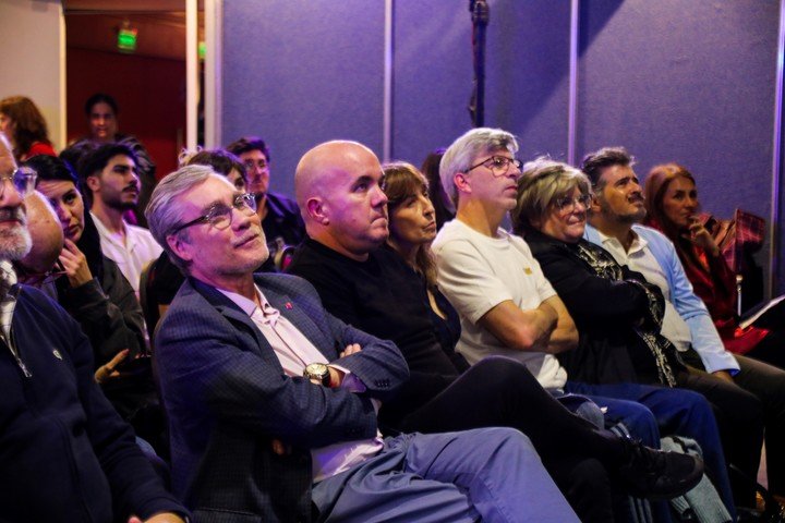 En el público, Ezequiel Martínez, director general de la Feria del Libro, junto a Juan Manuel Pampín, presidente de la Cámara Argentina del Libro. Foto: gentileza Fundación El Libro.