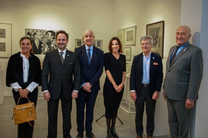 El actual presidente de la Academia, Sergio Baur, y el presidente del Fondo Nacional de las Artes, Tulio Andreussi Guzmán, en la inauguración de la “90 años de la Academia Nacional de Bellas Artes. Un recorrido por su patrimonio”. Foto: gentileza.
