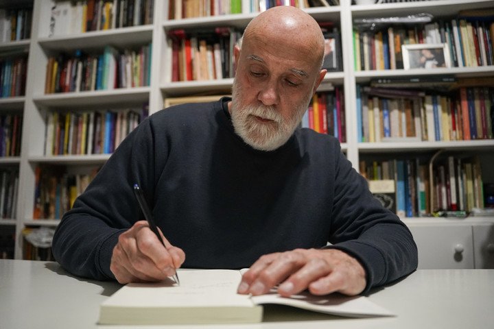 Entrevista con el escritor Oscar Conde. Foto: Santi Garcia Díaz.