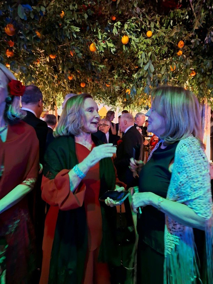 Teresa Bulgheroni y Carmen María Ramos, en la gala de la Asociación Amigos del Museo Nacional de Bellas Artes (MNBA). Foto: Clarín.