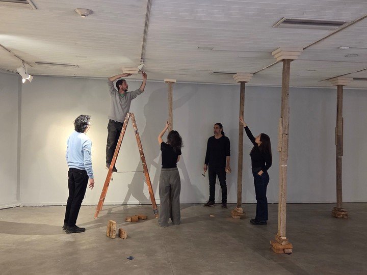 El montaje de “Columen”, de Javier Soria Vázquez, la obra ganadora del Premio ArtHaus/Bellas Artes 2026. Foto: Gustavo Cantoni, gentileza MNBA.