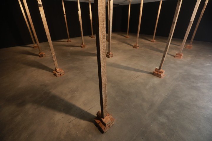 “Columen”, de Javier Soria Vázquez, es la obra ganadora del Premio ArtHaus/Bellas Artes 2026 que se exhibe en el segundo piso del Museo Nacional de Bellas Artes. Foto: Gustavo Cantoni, gentileza MNBA.