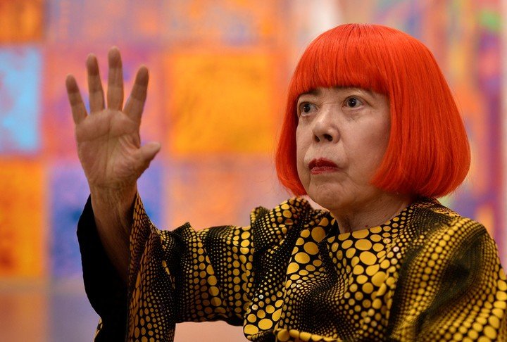 Yayoi Kusama en Tokio, durante una rueda de prensa en 2017. (EFE/EPA)