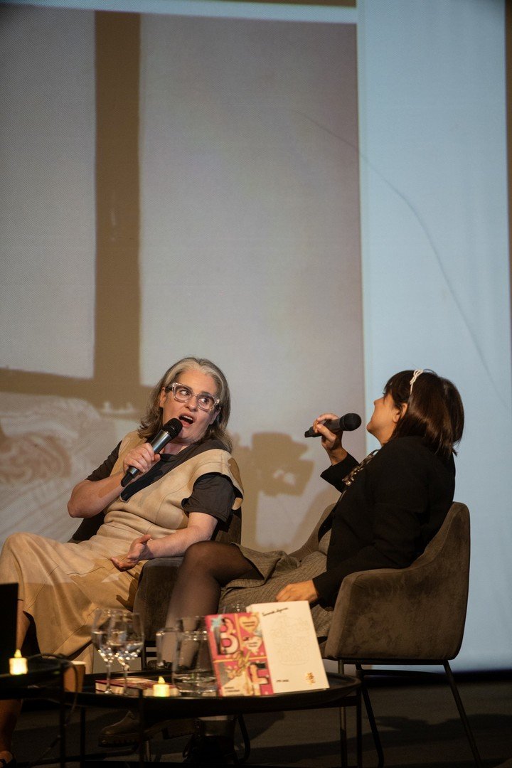 Fernanda Laguna y Cecilia Pavón presentaron Belleza y felicidad. Autobiografía de una amistad (Reservoir) en el Auditorio del Museo Malba. Foto: gentileza Malba.