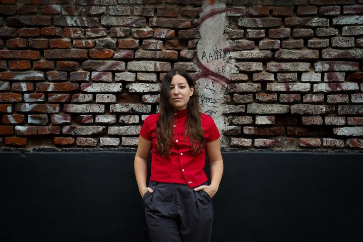 Laura C. Vela fotógrafa y editora española, autora de Seismil (Vinilo). Foto: Maxi Failla.