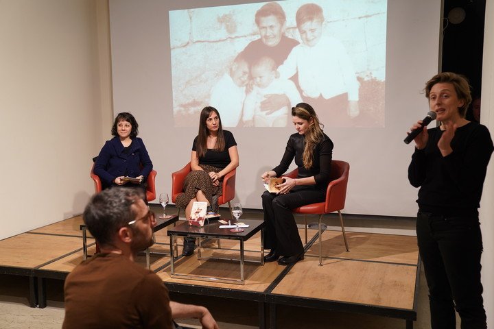 La escritora española Laura Vivar presentó en el Centro Cultura de España en Buenos Aires su libro Tocan a muerto. Foto: Martín Bonetto. 