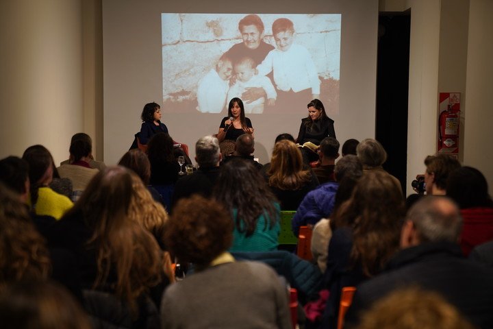 La escritora española Laura Vivar presentó en el Centro Cultura de España en Buenos Aires su libro Tocan a muerto. Foto: Martín Bonetto. 