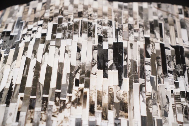Mirta Kupferminc convierte fotos olvidadas en una conmovedora muestra sobre el Holocausto en Zonder Flag. Foto: Emmanuel Fernández.
